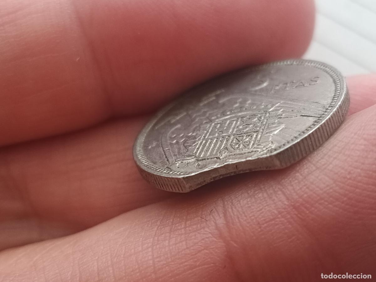 Monedas con errores: 5 pesetas 1957 estrella 75 variedad COSPEL SEGMENTADO - Foto 2