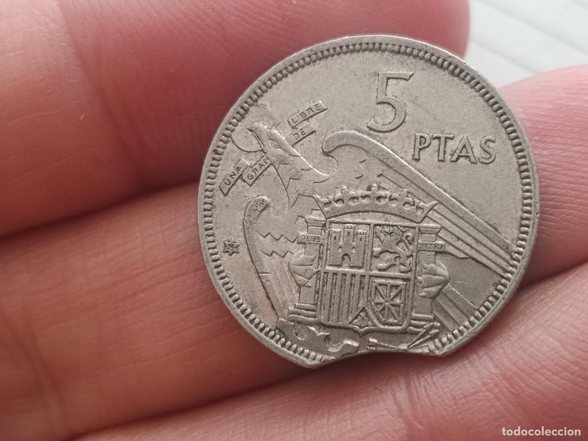 Monedas con errores: 5 pesetas 1957 estrella 75 variedad COSPEL SEGMENTADO - Foto 3