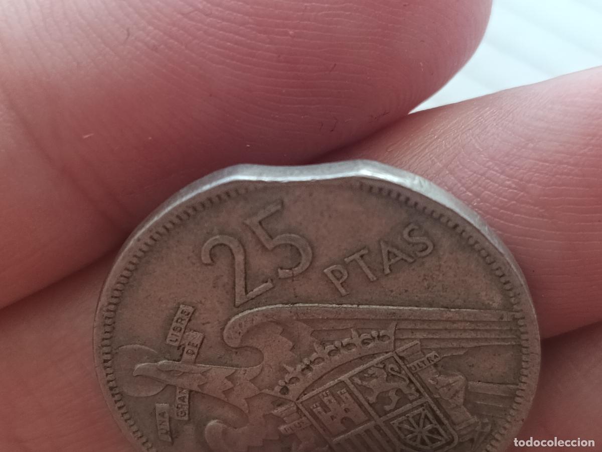 Monedas con errores: 25 pesetas 1957 estrella 70 variedad COSPEL SEGMENTADO - Foto 2