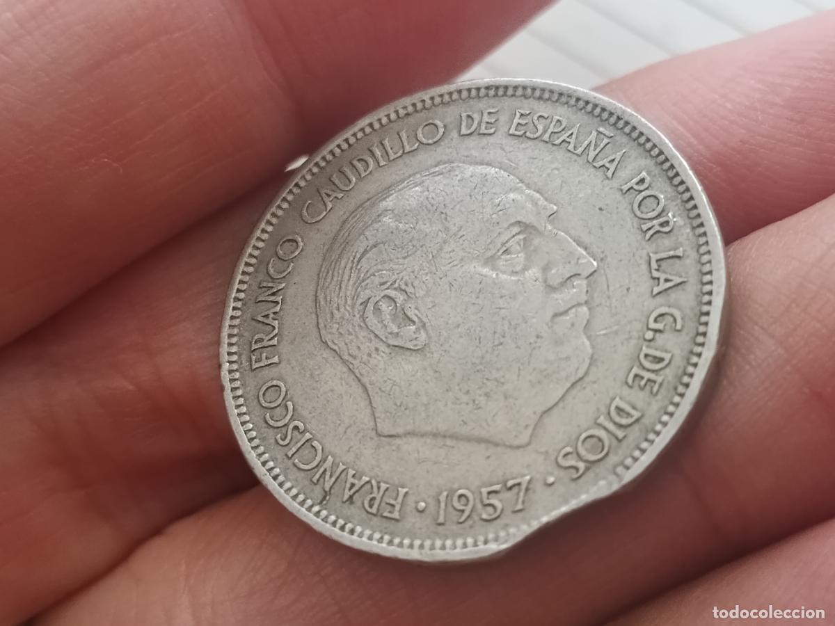Monedas con errores: 25 pesetas 1957 estrella 70 variedad COSPEL SEGMENTADO - Foto 3