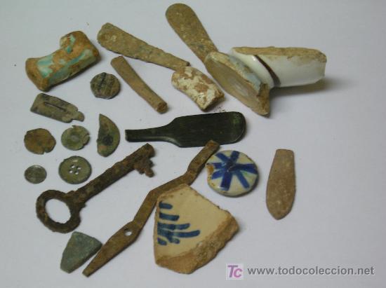 Monedas de Espa&ntilde;a: **LOTE DE ANTIGUOS OBJETOS ** - Foto 1