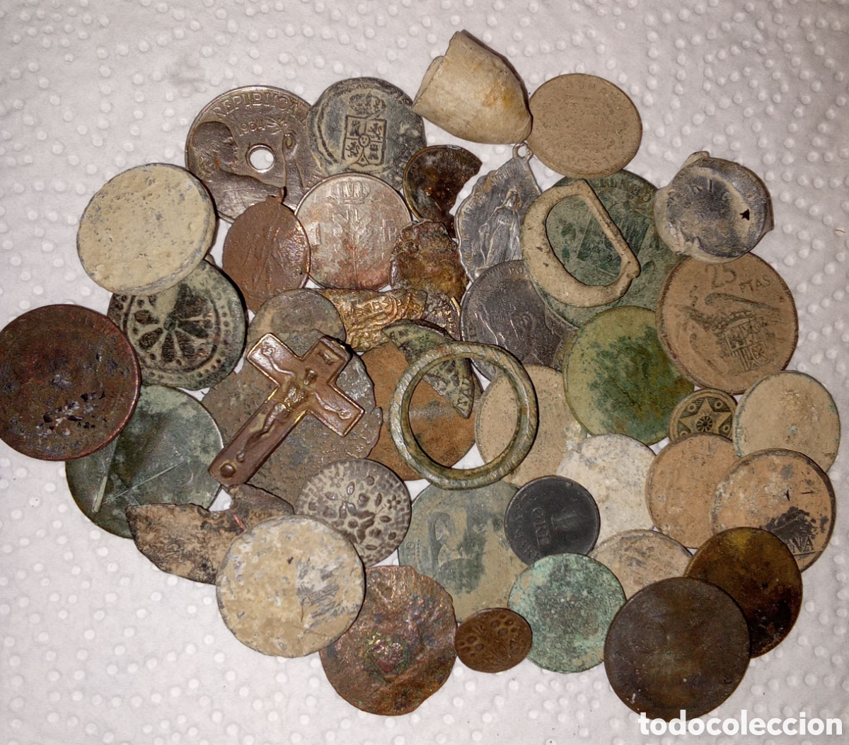 Monedas de Espa&ntilde;a: LOTE DE 44 MONEDAS PARA LIMPIAR Y CLASIFICAR