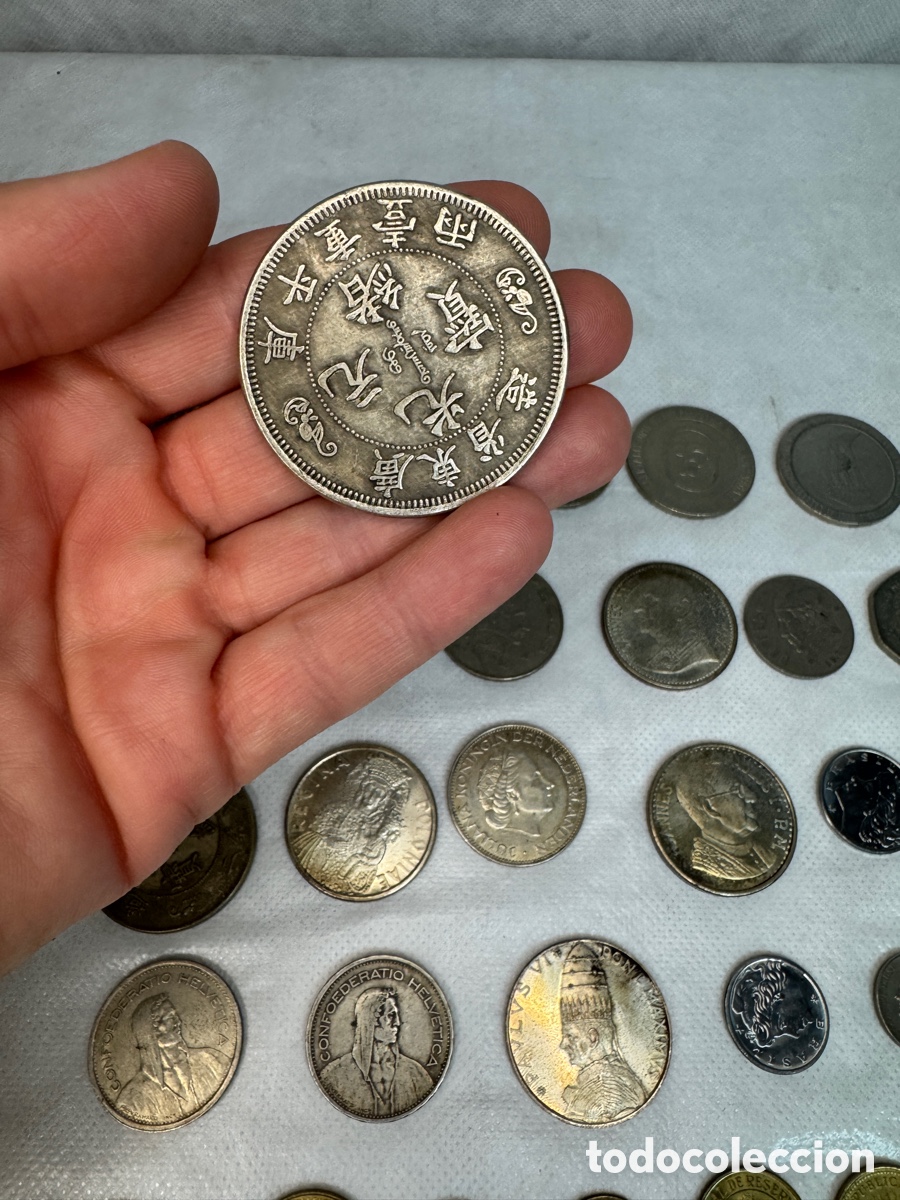 Monedas de Espa&ntilde;a: Lote de 36 monedas internacionales - Foto 6