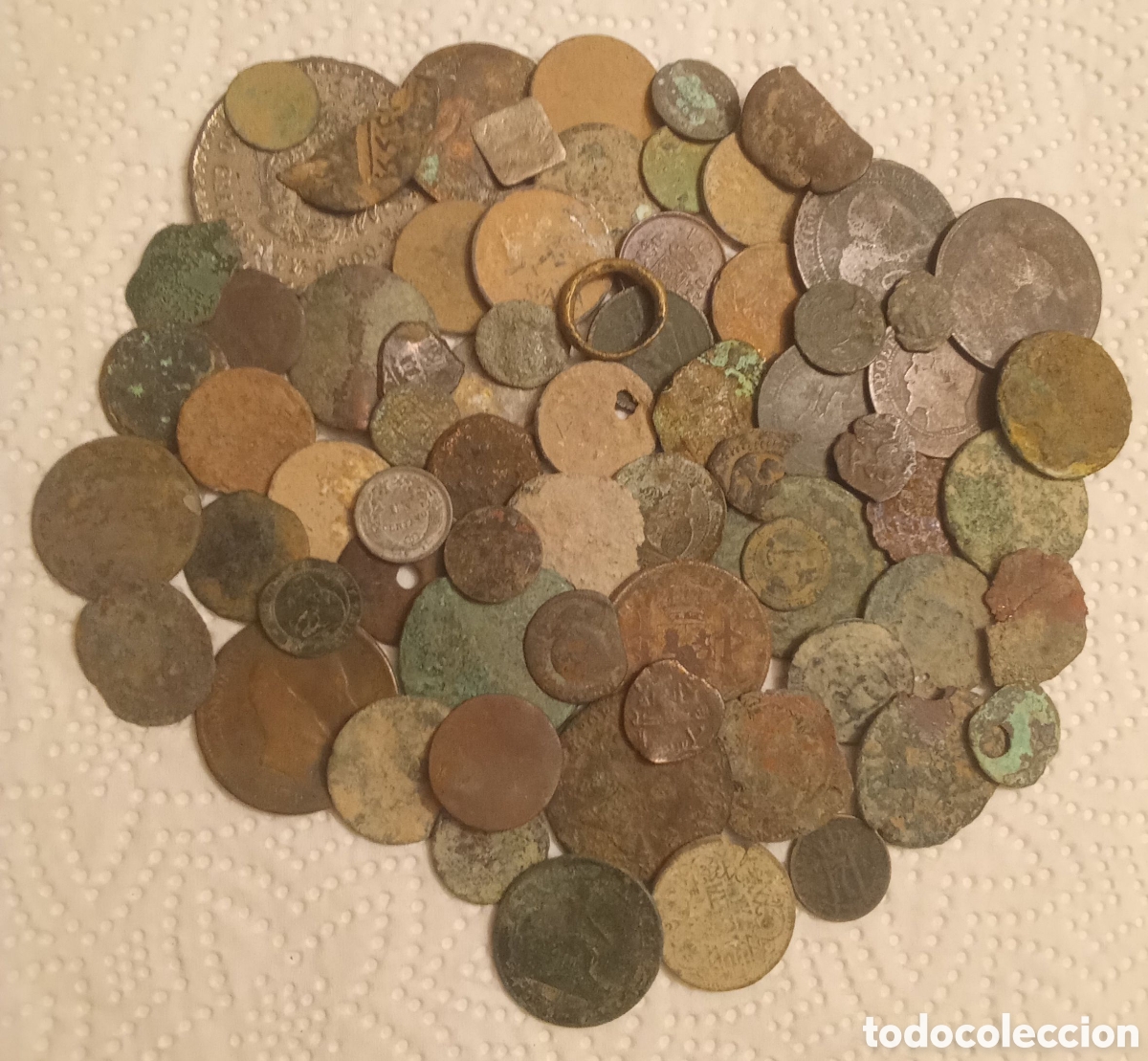 Monedas de Espa&ntilde;a: LOTE DE 70 MONEDAS DE DIFERENTES &Eacute;POCAS POR CLASIFICAR