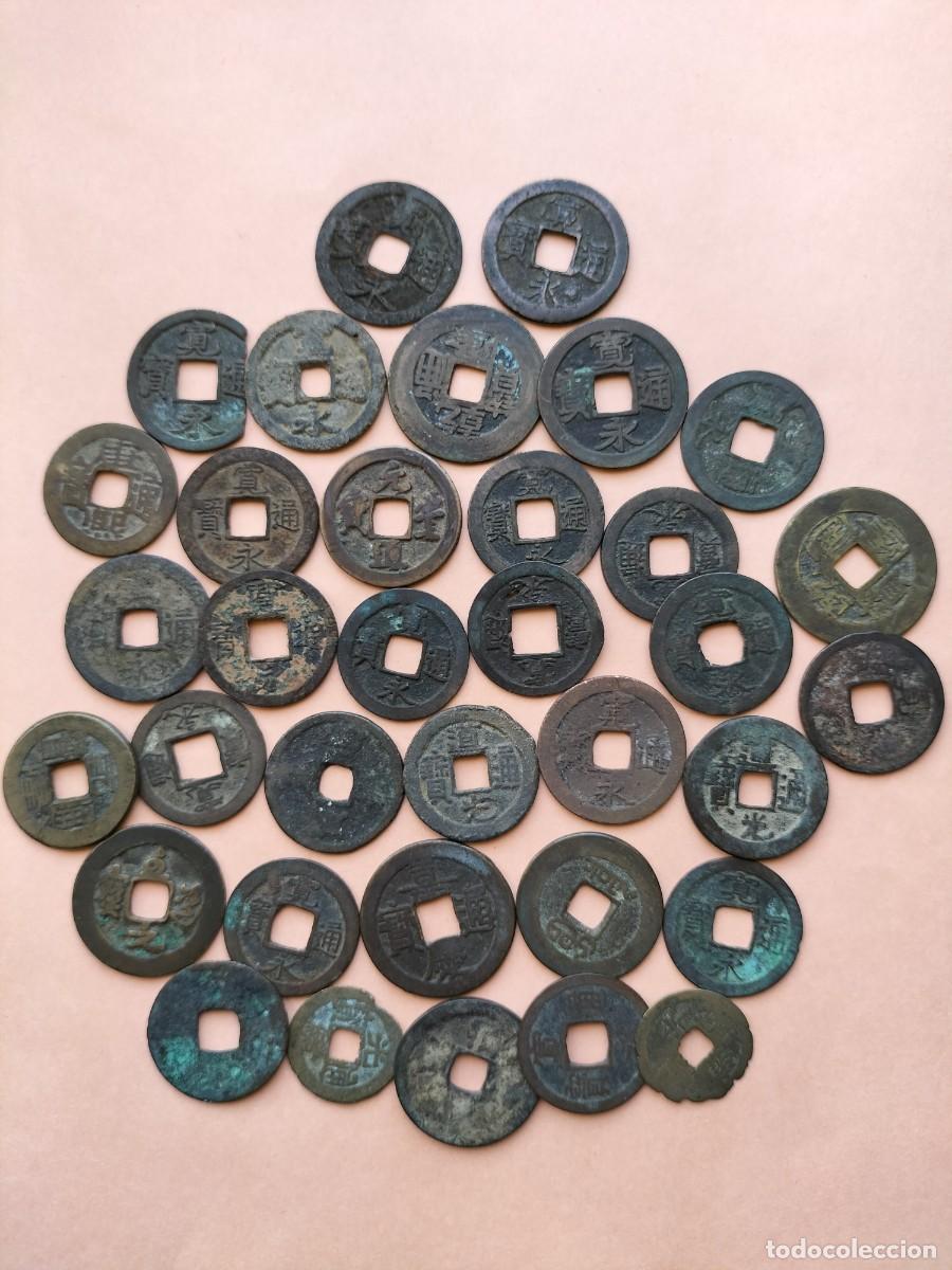Monedas de Espa&ntilde;a: Lote de 35 monedas chinas antiguas, distintas tipos y &eacute;pocas,