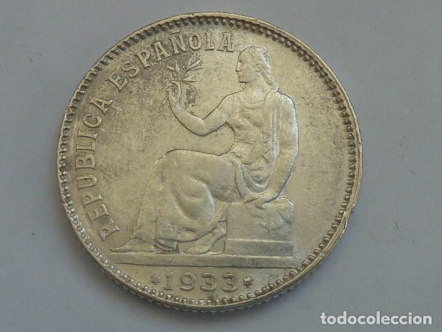 Coins of Spain: Excelente moneda de plata de 1 peseta de la Republica de 1933 * 3 4 EBC