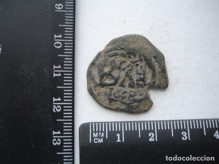 Monedas de Espa&ntilde;a: MARAVEDIES AUSTRIAS  &iquest;? 1698 RESELLADA - Foto 4