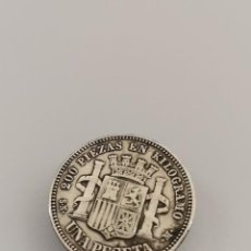 Monedas de España: JOY-1714. PIN DE SOLAPA CON MONEDA 5 PESETAS Y HALF DINE. PLATA 835.. Lote 278184323