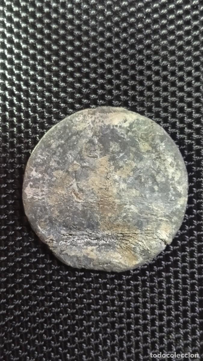 Monedas de Espa&ntilde;a: Antigua moneda falsa de plomo. - Foto 1