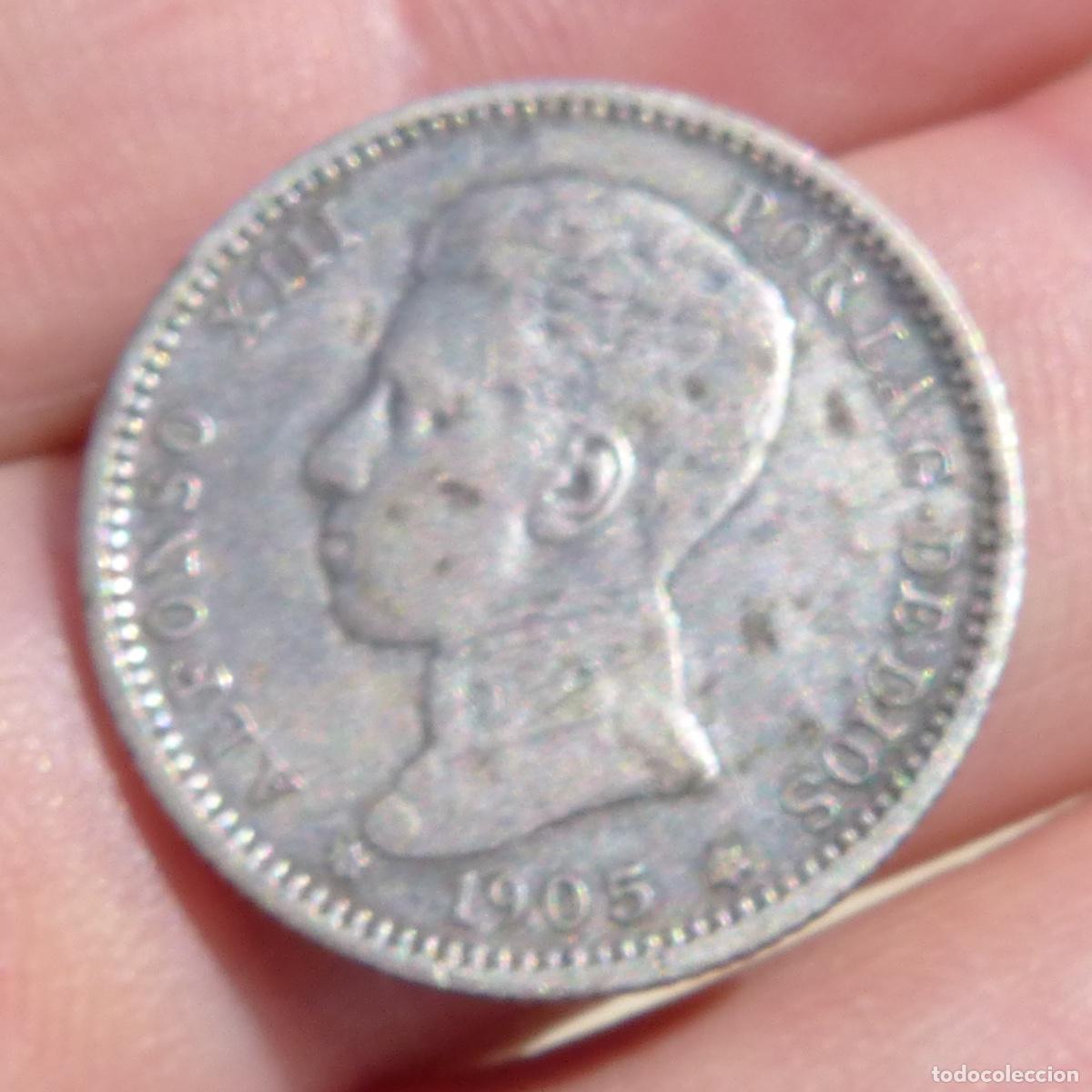 Monedas de Espa&ntilde;a: Una 1 peseta de plata 1905, estrellas legibles 19* 05*, S.M.V , Alfonso XVIII, 4,84gr. Escasa.