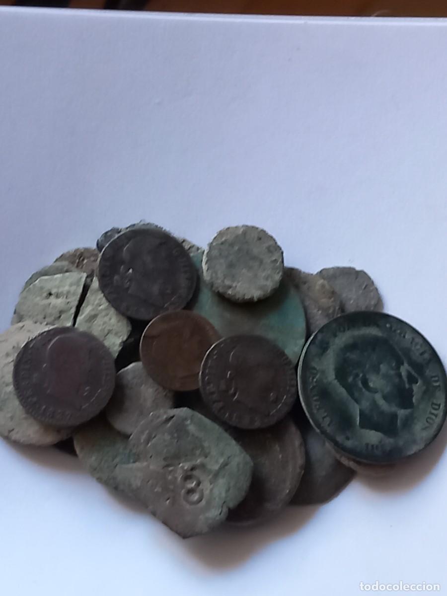 Monedas de Espa&ntilde;a: Lote 1 de 25 monedas espa&ntilde;olas, diferentes &eacute;pocas y estados. Para limpiar y expertizar. Oportunidad