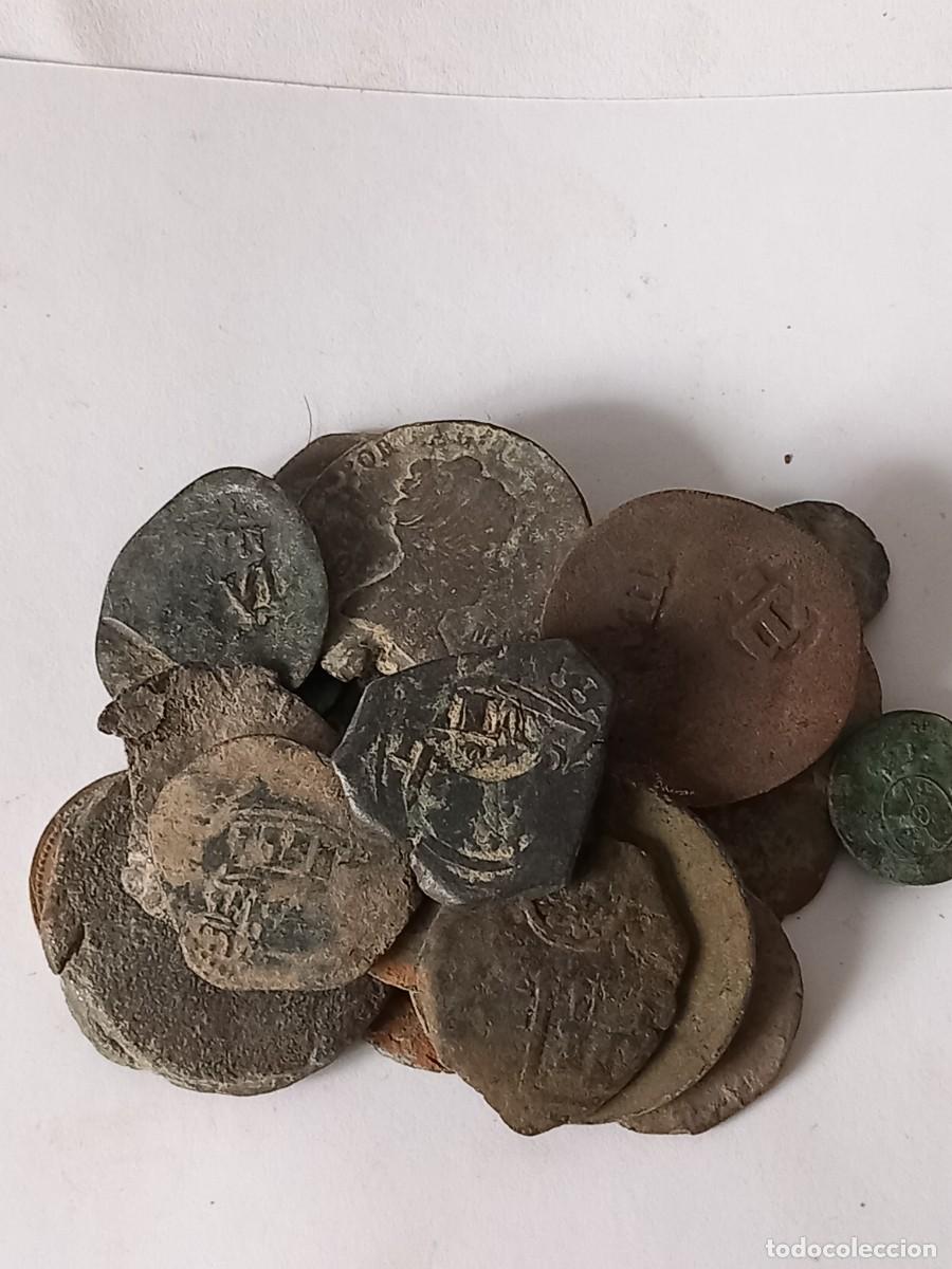 Monedas de Espa&ntilde;a: Lote 2 de 25 monedas espa&ntilde;olas, diferentes &eacute;pocas y estados. Para limpiar y expertizar. Oportunidad