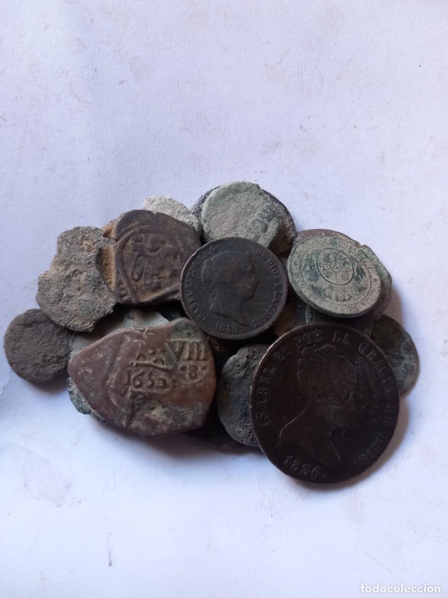 Monedas de Espa&ntilde;a: Lote 3 de 25 monedas espa&ntilde;olas, diferentes &eacute;pocas y estados. Para limpiar y expertizar. Oportunidad