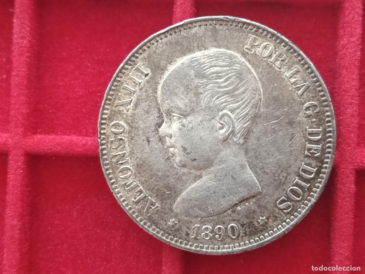Monedas de Espa&ntilde;a: Excelente duro de 5 pesetas de plata de 1890. P&aacute;tina oscura, estrellas pefectas. EBC