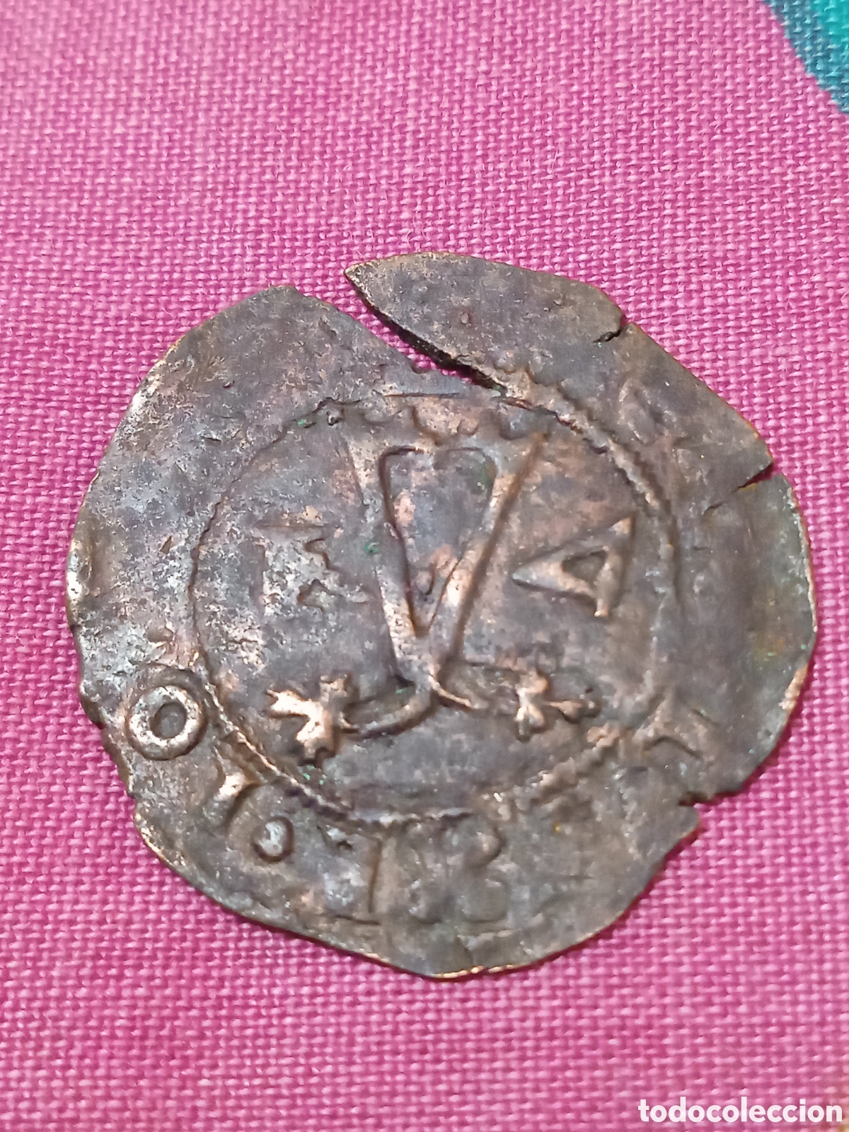 Monedas de Espa&ntilde;a: X- CUATRO MARAVED&Iacute;S JUANA LA LOCA Y CARLOS I CECA SANTO DOMINGO ADORNO TIPO TREBOL EN REVERSO