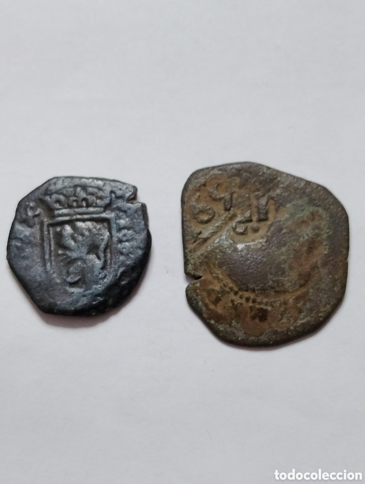 Monedas de Espa&ntilde;a: 2 monedas de Carlos II Y UN RESELLO