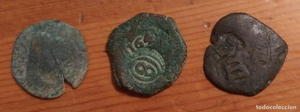 Moedas de Espanha: Lote de 3 monedas del s. XVII. Resellos.