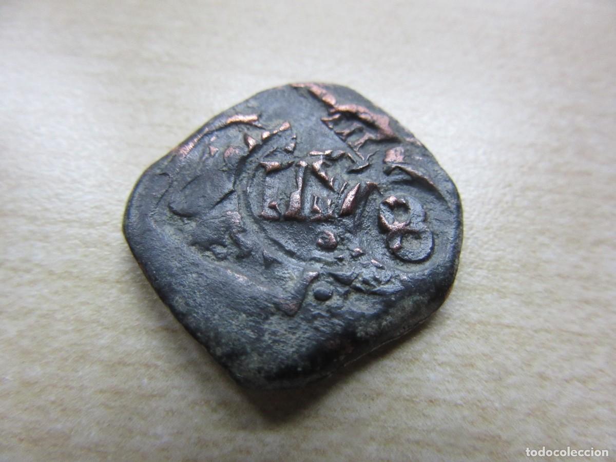 Monete da Spagna: Moneda de 8 maraved&iacute;s de &eacute;poca de Felipe IV (1621-1665)resellada en m&uacute;ltiples ocasiones