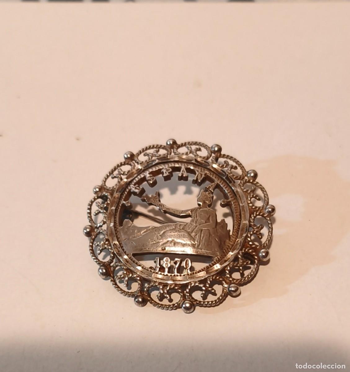 Monedas de Espa&ntilde;a: Antiguo broche de plata con moneda calada de 2 Pesetas 1870, Gobierno Provisional &mdash; filigrana