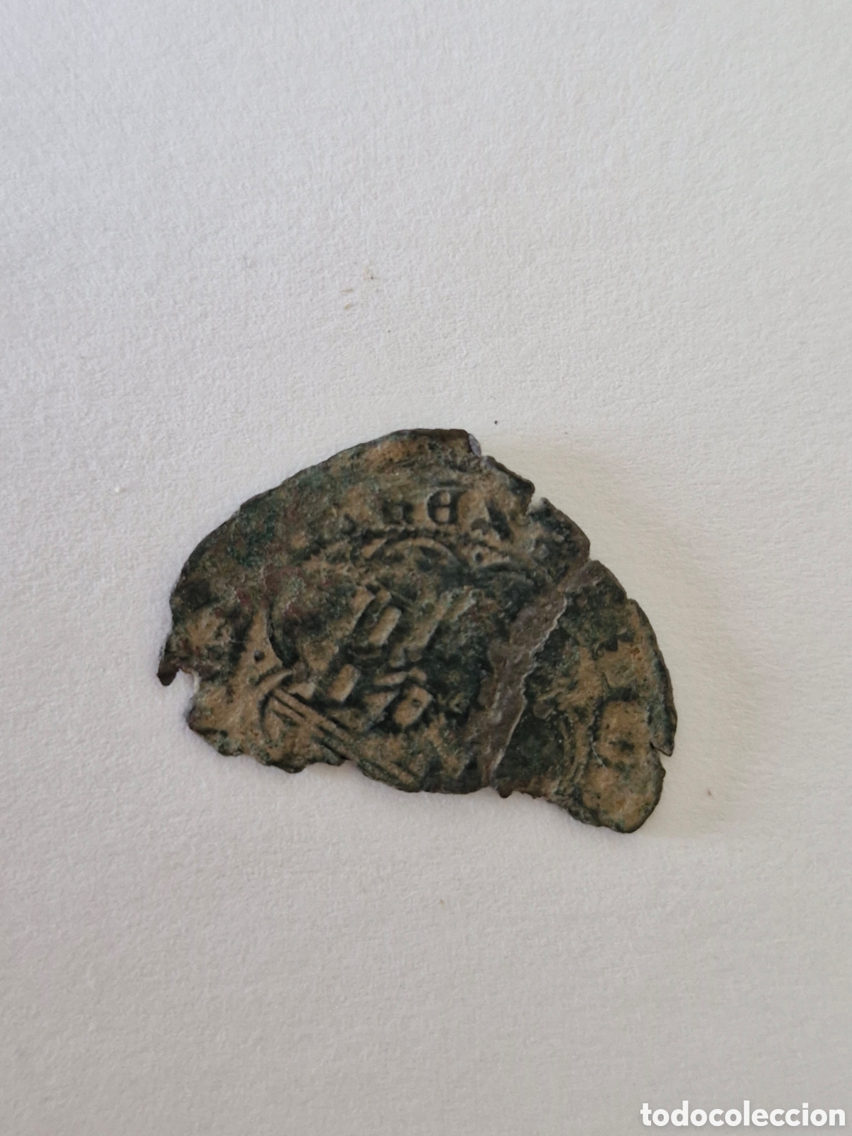 Monedas de Espa&ntilde;a: Fragmento / Recorte de Maraved&iacute; de cobre (Vell&oacute;n) - &Eacute;poca de los Austrias (Felipe III / Felipe IV).