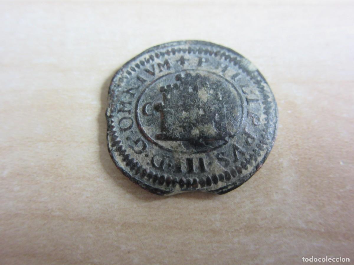 Monedas de Espa&ntilde;a: 4 maraved&iacute;s de Felipe III Ceca Segovia fechada en 1600 sin marca de ceca ni valor Resellada en 1602