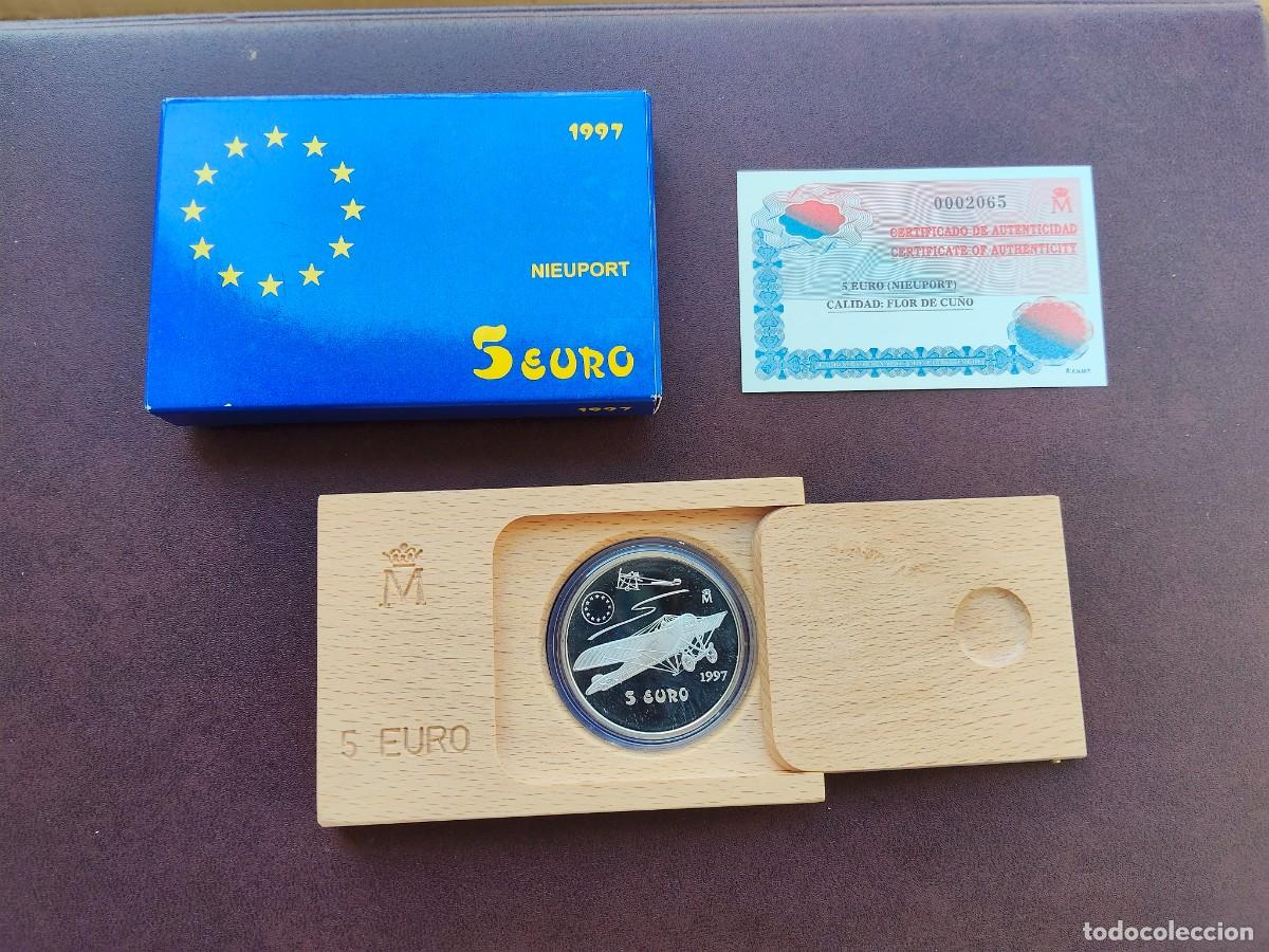 Euros: MONEDA DE 5 EUROS DEL A&Ntilde;O 1997.NIEUPORT (DE PLATA) CON CAJA Y CERTIFICADO.