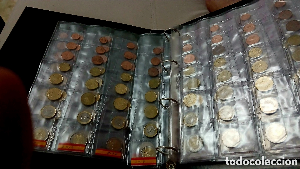 Euros: &Aacute;LBUM CON LAS 28 TIRAS DE 8 VALORES DE EUROS EMITIDAS HASTA HOY EN ESPA&Ntilde;A
