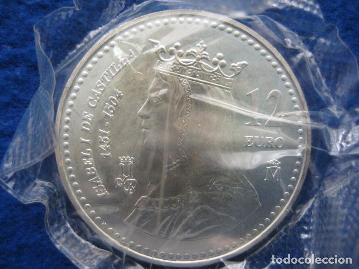 Monedas FNMT: Moneda conmemorativa de Plata. 12 euros. Año 2004. Isabel La Católica. En su estuche de la FNMT - Foto 2 - 164882546
