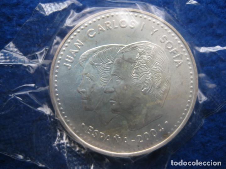 Monedas FNMT: Moneda conmemorativa de Plata. 12 euros. Año 2004. Isabel La Católica. En su estuche de la FNMT - Foto 3 - 164882546