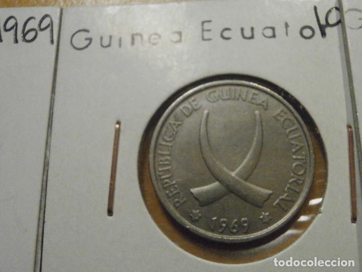 Monedas FNMT: Lote 3 GUINEA ECUATORIAL 1, 5 y 25 PESETAS DE LA F.N.M.T - ËPOCA ESPAÑOLA - GUINEANAS 1969 *19 *69 - Foto 3 - 301055588