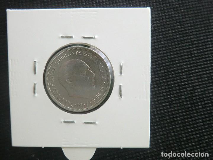 Monedas Franco: 5 PESETAS  -  1957 *74  -  EBC - Foto 2
