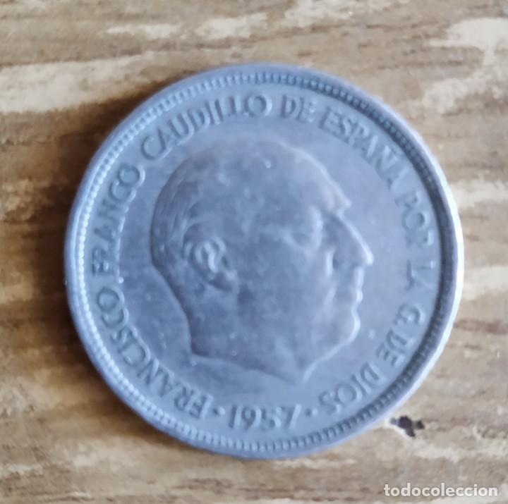 Monedas Franco: Moneda 5 pesetas (1957) - Foto 2