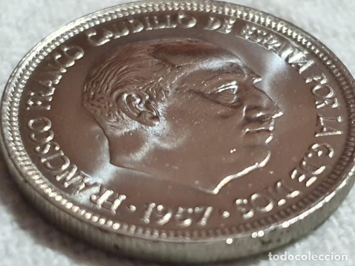 Monedas Franco: Moneda 5 pesetas 1957 *75 - SC - Foto 3