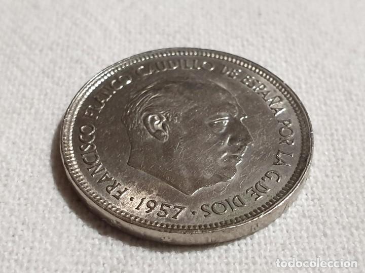 Monedas Franco: 25 pesetas 1957 *74 - EBC/EF - Foto 2