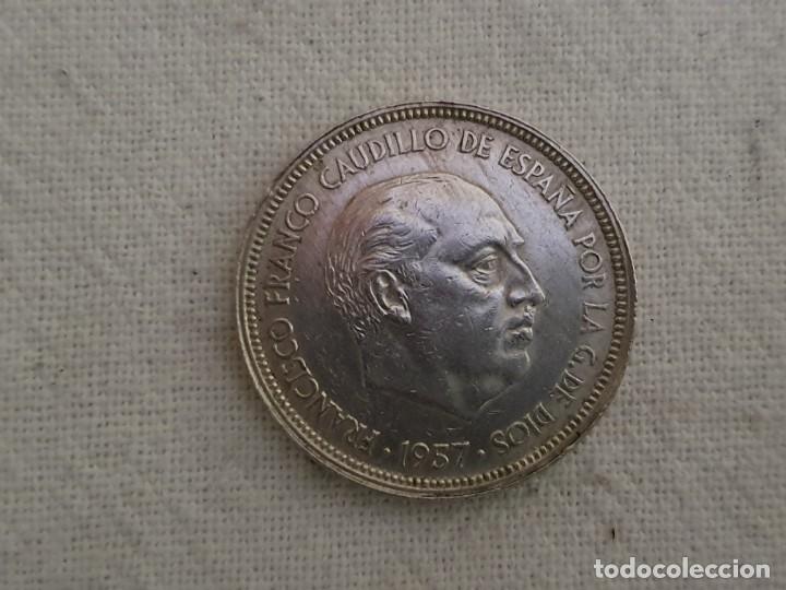 Monedas Franco: 25 pesetas 1957 *68 - EBC/EF - Foto 2