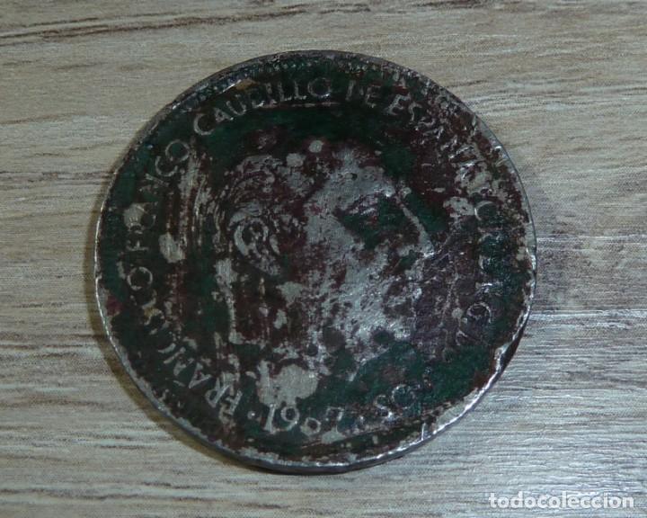 Monedas Franco: MONEDA ESPA&Ntilde;A 50 PESETAS 1967 DETERIORADA - Foto 3