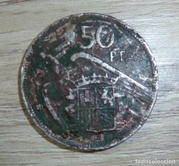 Monedas Franco: MONEDA ESPA&Ntilde;A 50 PESETAS 1967 DETERIORADA - Foto 2