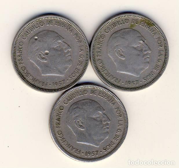 M&uuml;nzen unter Franco: 3 MONEDAS DE 5 PESETAS, DE FRANCO.- 1957 *no legible.-(2)