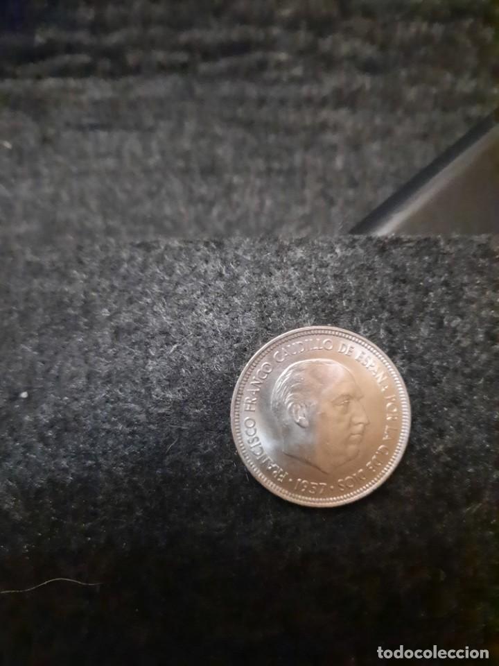Monedas Franco: Moneda de 5 pts 1957 estrella 73 BC - Foto 1