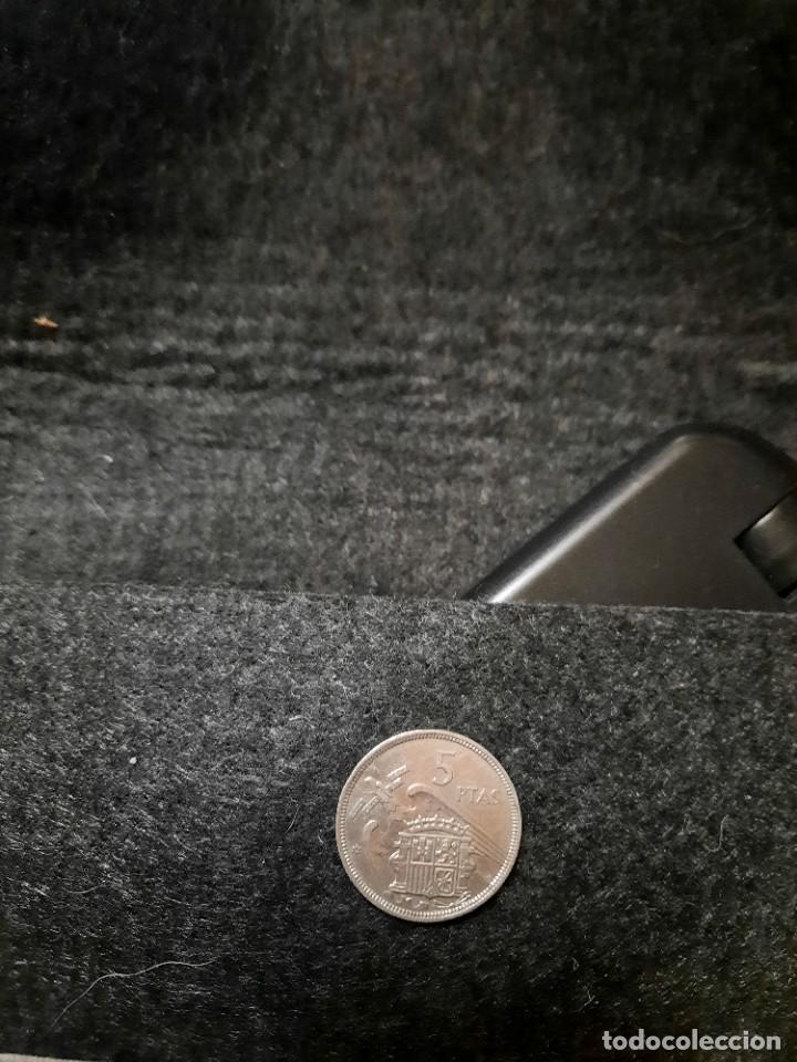 Monedas Franco: Moneda de 5 pts 1957 estrella 73 BC - Foto 2