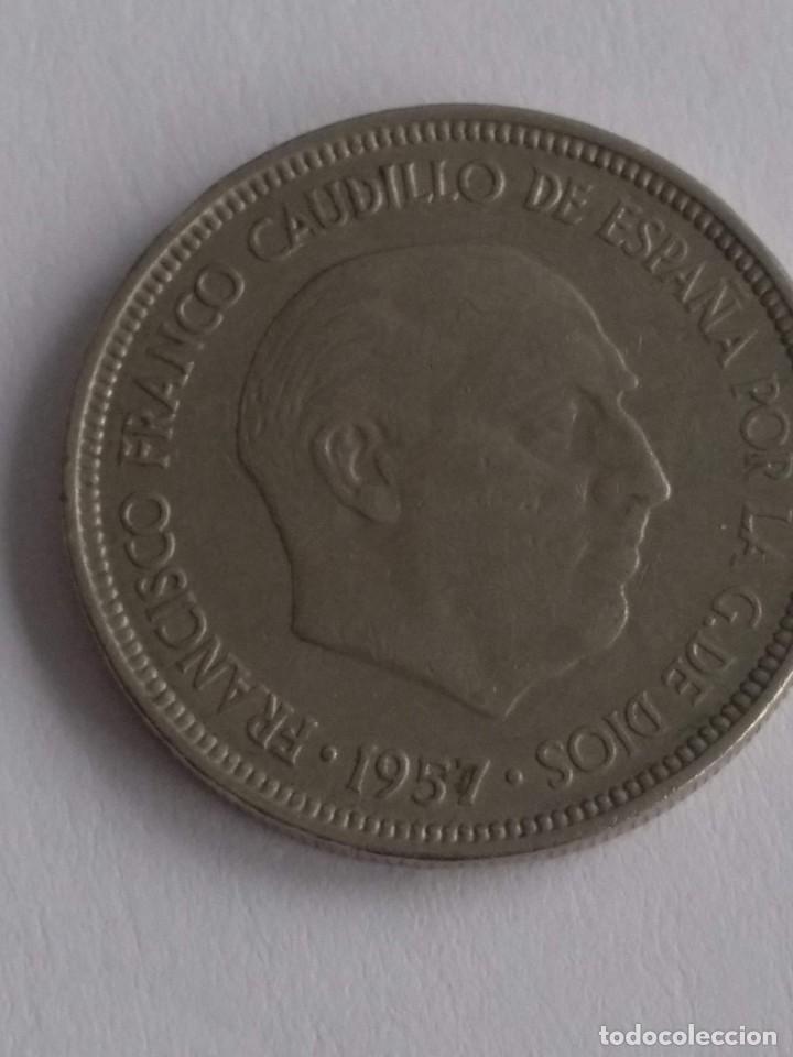 Monedas Franco: 5 pesetas 1957 *70 - Foto 3