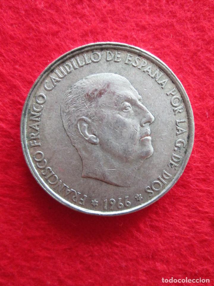 Monedas Franco: MONEDA DE 100 PESETAS. 1966 - ESTRELLA 67 - Foto 3