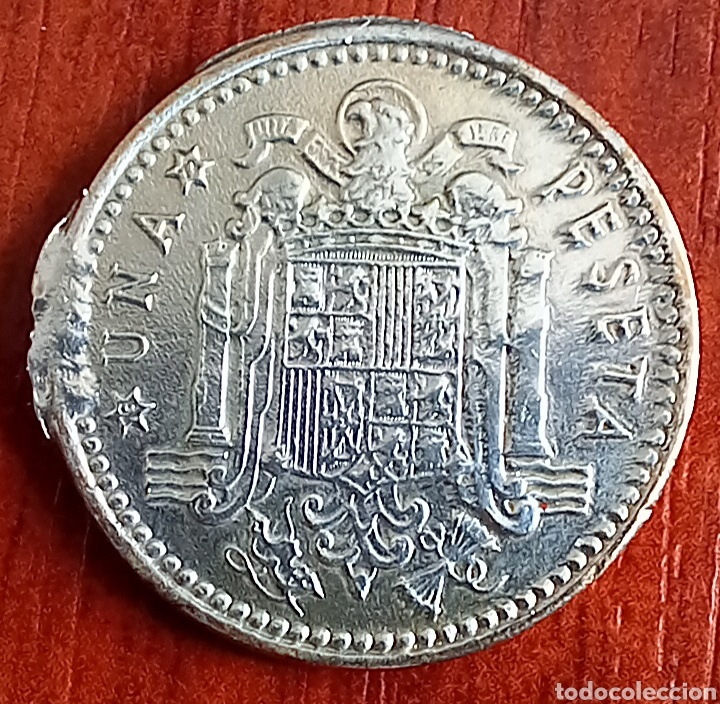 Monedas Franco: Moneda de 1 peseta de 1966 * 72 con error - Foto 2
