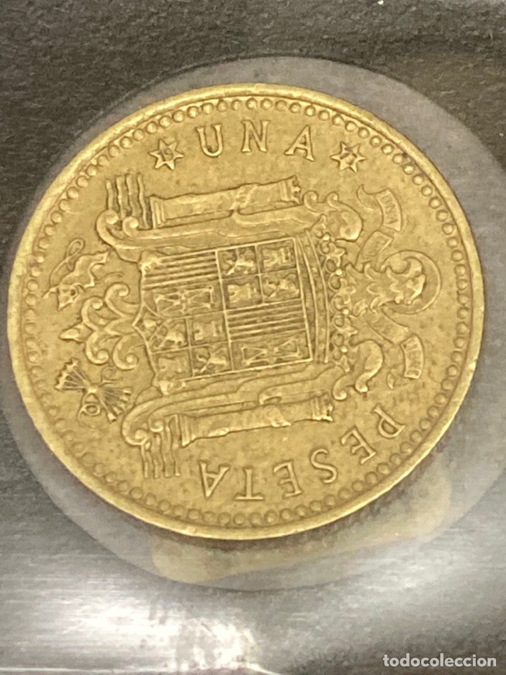 Monedas Franco: 30 monedas de una peseta 1966 E73 - Foto 8