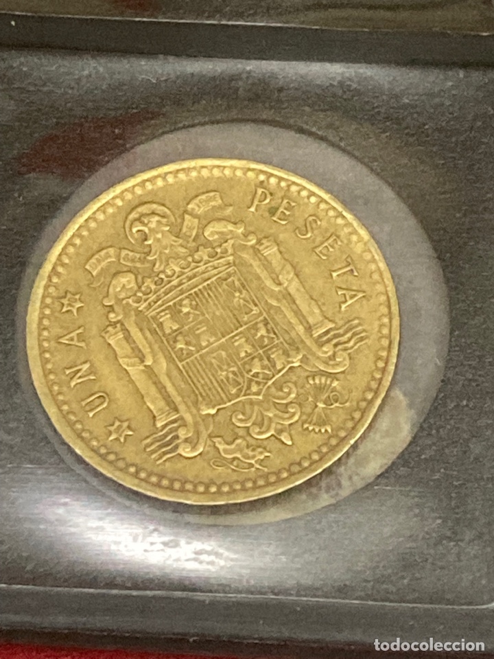 Monedas Franco: 30 monedas de una peseta 1966 E70 - Foto 7