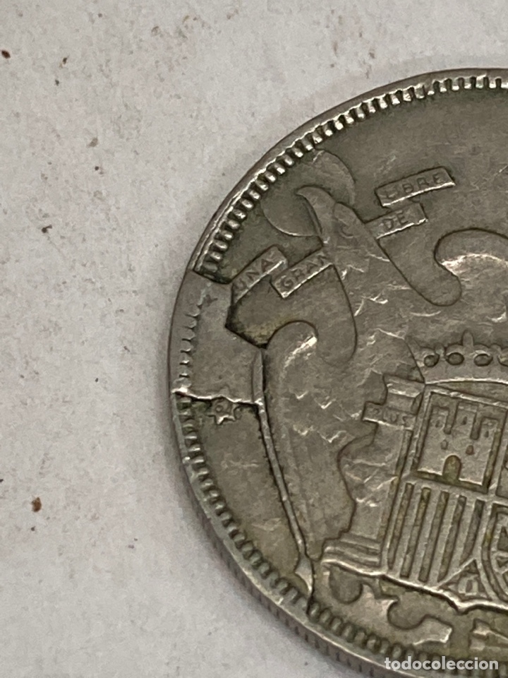 Monedas Franco: Moneda de 5 pesetas 1957 E64 Con Error de estampaci&oacute;n - Foto 1