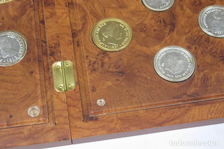 Monedas Franco: ESTUCHE. DEL REAL A LA PESETA - Foto 3
