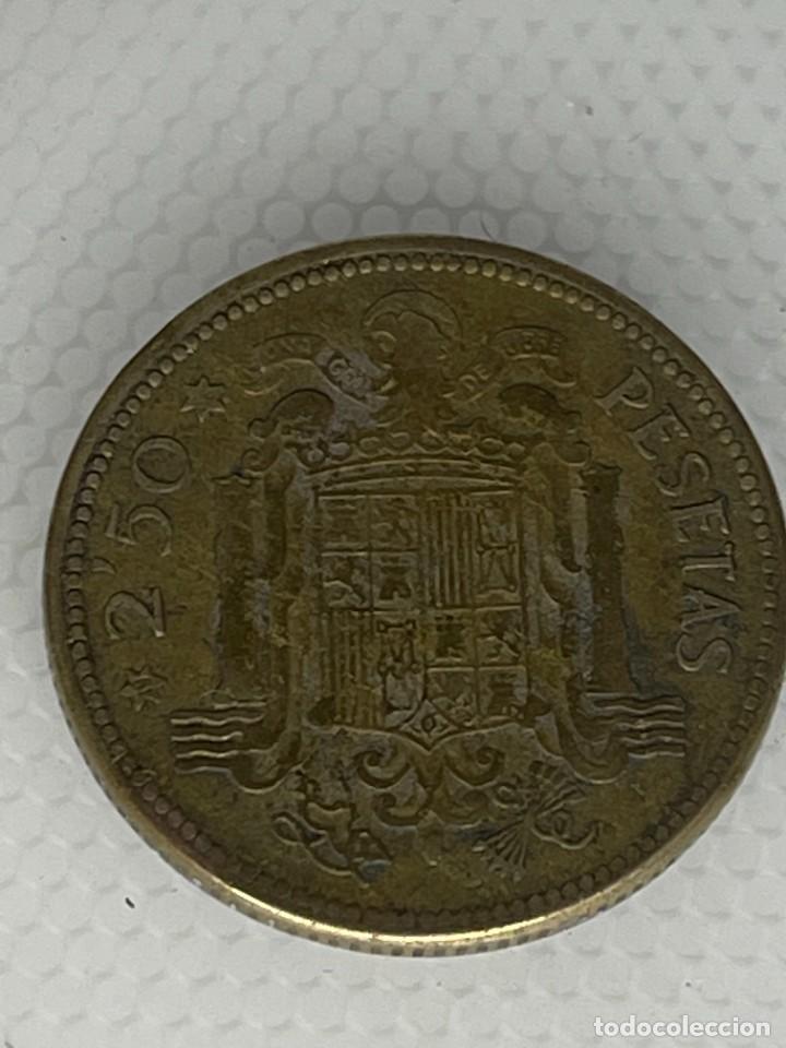 Monedas Franco: MONEDA 2,5 pesetas de franco - Foto 6