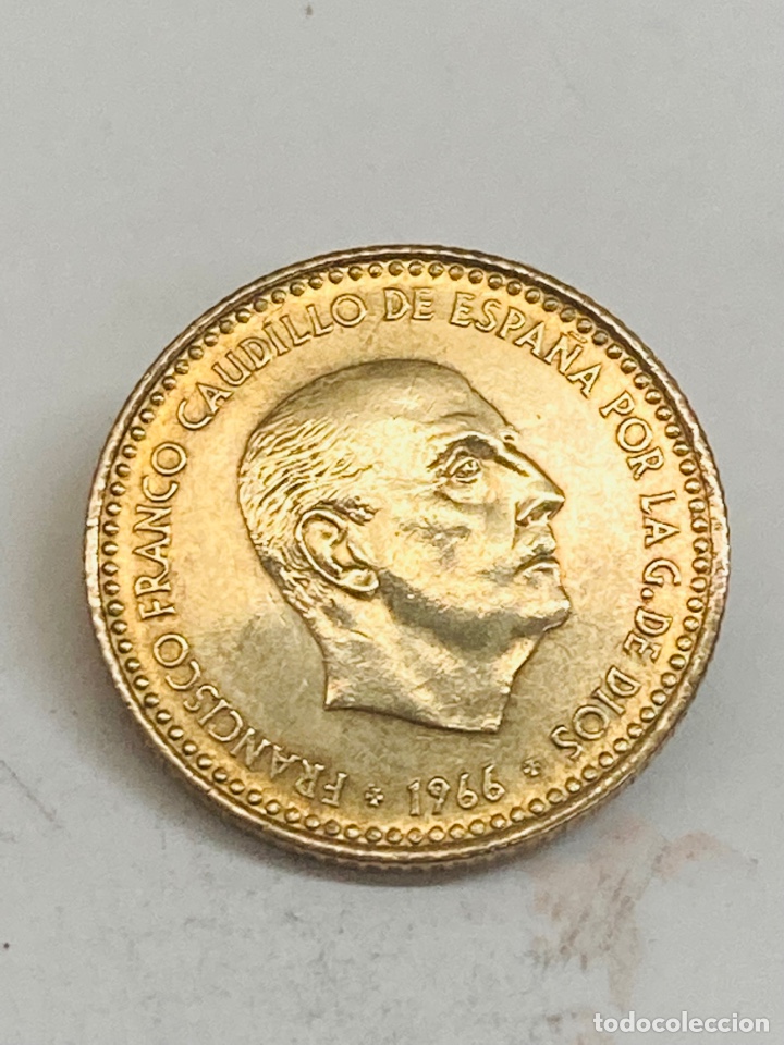 Monedas Franco: Moneda de una peseta 1966 E74 - Foto 1