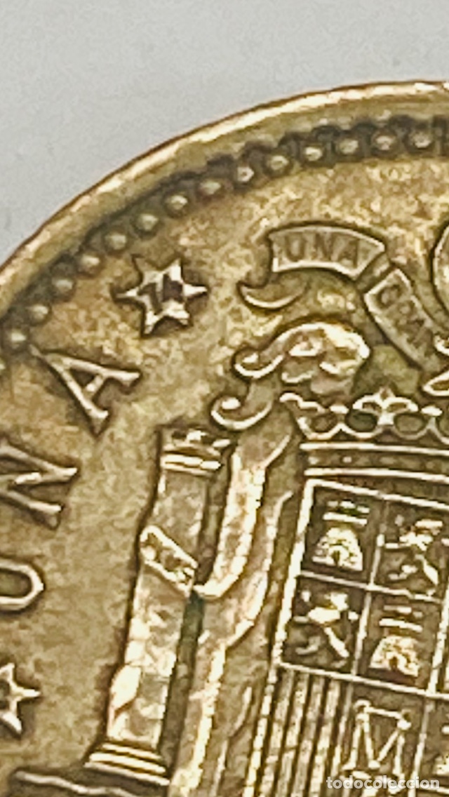 Monedas Franco: Moneda de una peseta 1966 E74 - Foto 2
